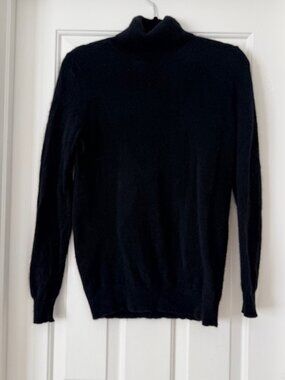 C by Bloomingdales Cashmere Turtleneck Sweater, Large. Black EUC